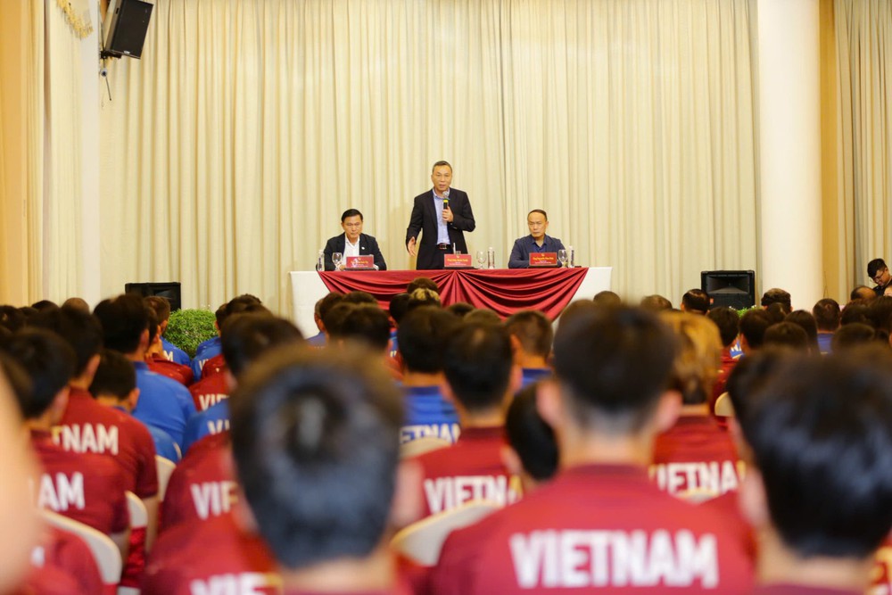 Tin nóng bóng đá Việt hôm nay 1/12: VFF tiếp sức cho các đội tuyển dự SEA Games 33; U19 SLNA được đồng ý cho dự giải U19 quốc gia - Ảnh 1. Tin nóng bóng đá Việt hôm nay 1/12: VFF tiếp sức cho các đội tuyển dự SEA Games 33; U19 SLNA được đồng ý cho dự giải U19 quốc gia - Ảnh 1.