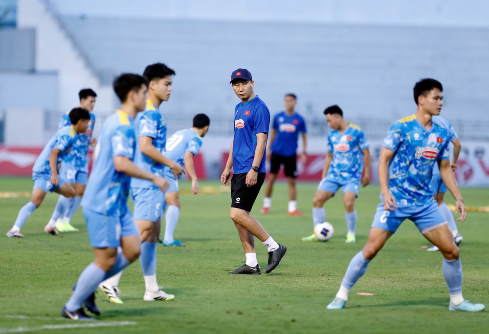 Tuyển Việt Nam và cuộc thanh lọc khốc liệt dưới thời Kim Sang Sik - Ảnh 1.