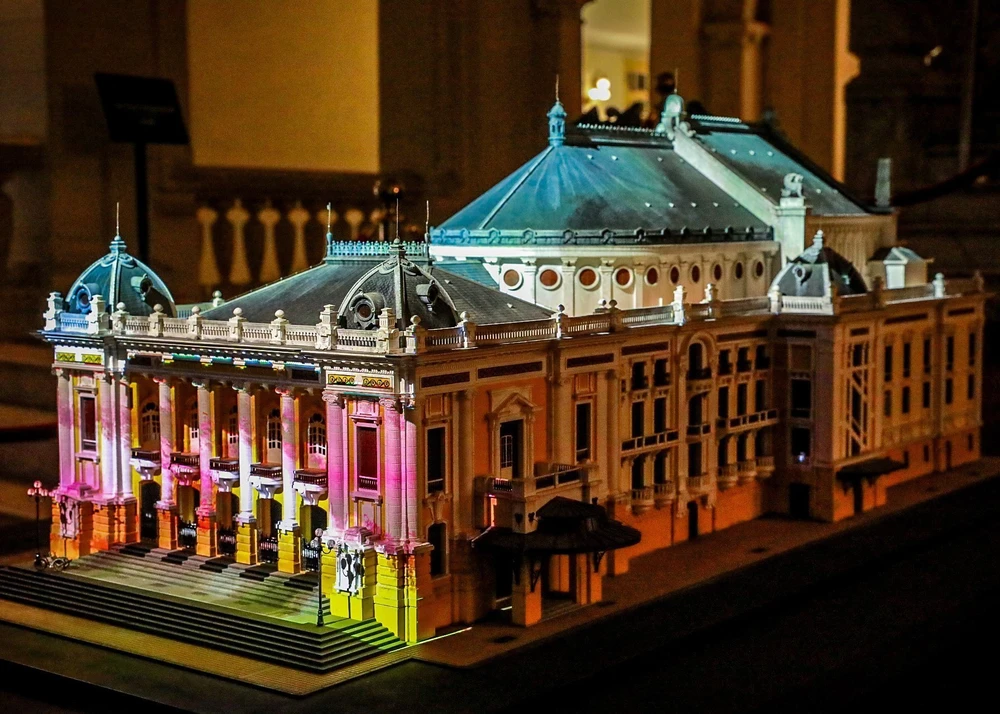 115 năm Nhà hát kể chuyện: Di sản cất lời bằng ánh sáng và công nghệ - Ảnh 2.