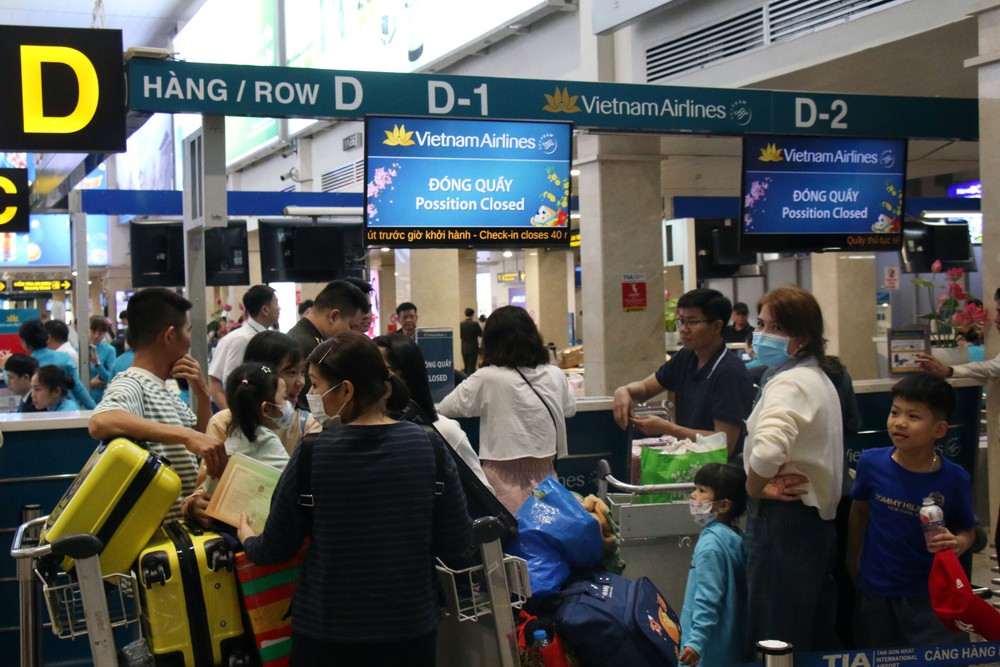 Chỉ làm thủ tục tại quầy đối với hành khách có hành lý ký gửi và đặc biệt ở sân bay từ ngày 1/12 - Ảnh 2. Chỉ làm thủ tục tại quầy đối với hành khách có hành lý ký gửi và đặc biệt ở sân bay từ ngày 1/12 - Ảnh 2.