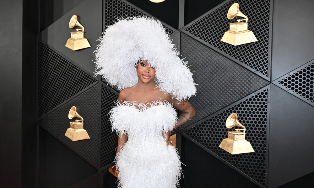 Album "Finally Over It": Summer Walker tìm lại sự tự chủ trong tình yêu - Ảnh 2. Album "Finally Over It": Summer Walker tìm lại sự tự chủ trong tình yêu - Ảnh 2.