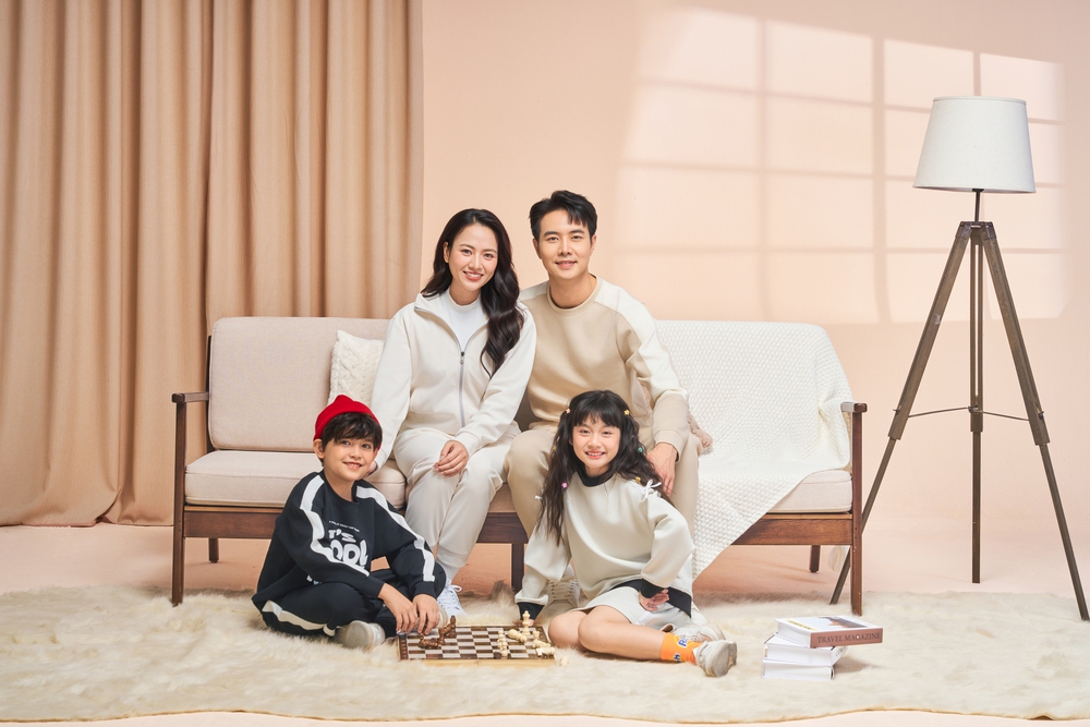 55S Fashion kết đôi Việt Hoa – Đức Hiếu ra mắt thời trang cho cả gia đình - Ảnh 3. 55S Fashion kết đôi Việt Hoa – Đức Hiếu ra mắt thời trang cho cả gia đình - Ảnh 3.