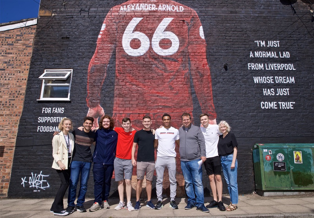 Bức tranh tường của Alexander-Arnold bị phá hoại trước ngày trở lại đối đầu đội bóng cũ Liverpool - Ảnh 1. Bức tranh tường của Alexander-Arnold bị phá hoại trước ngày trở lại đối đầu đội bóng cũ Liverpool - Ảnh 1.