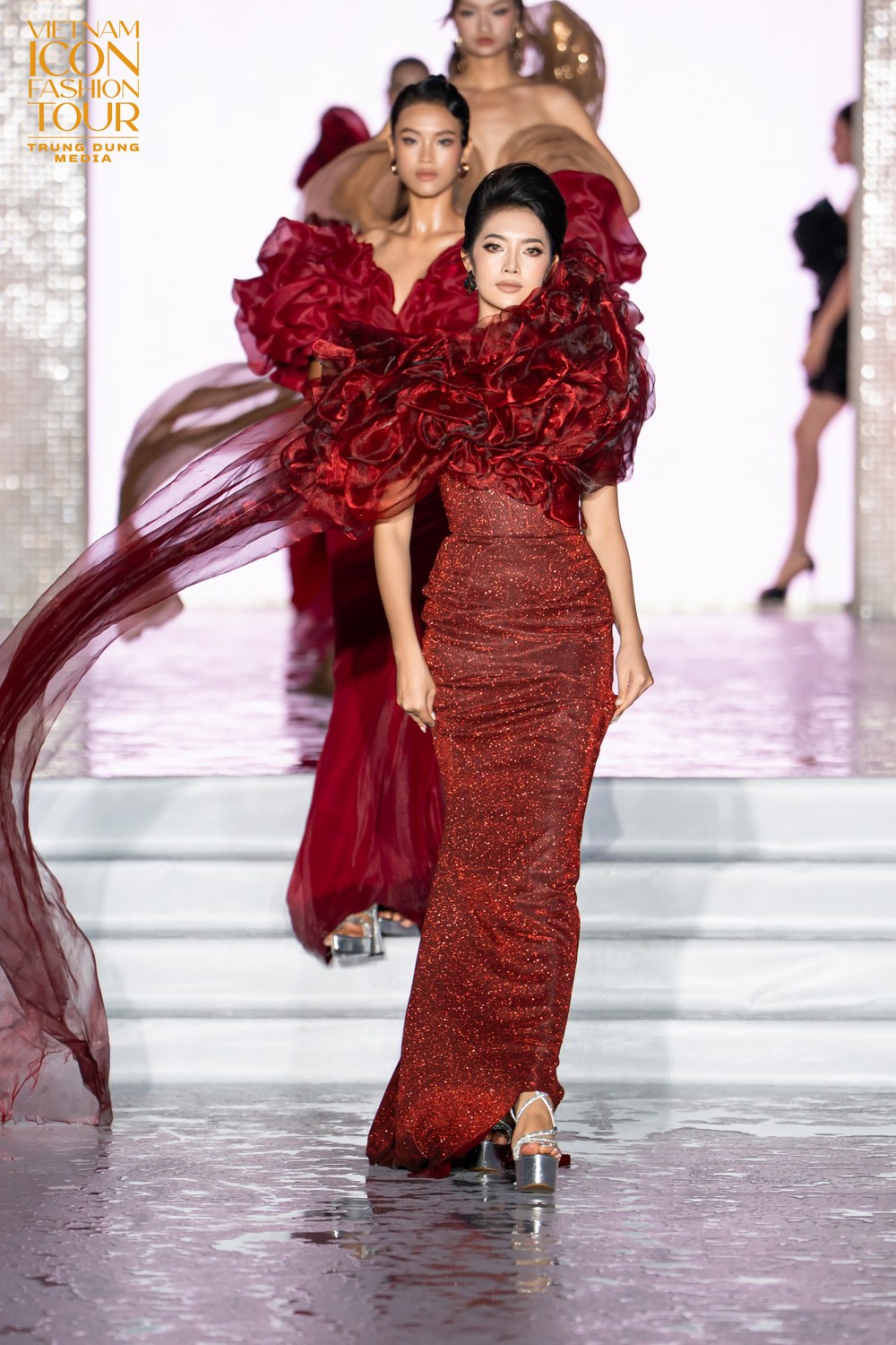 Đạo diễn Lê Việt lý giải sức hút của &quot;Vietnam Icon Fashion Tour 2025&quot; - Ảnh 2.