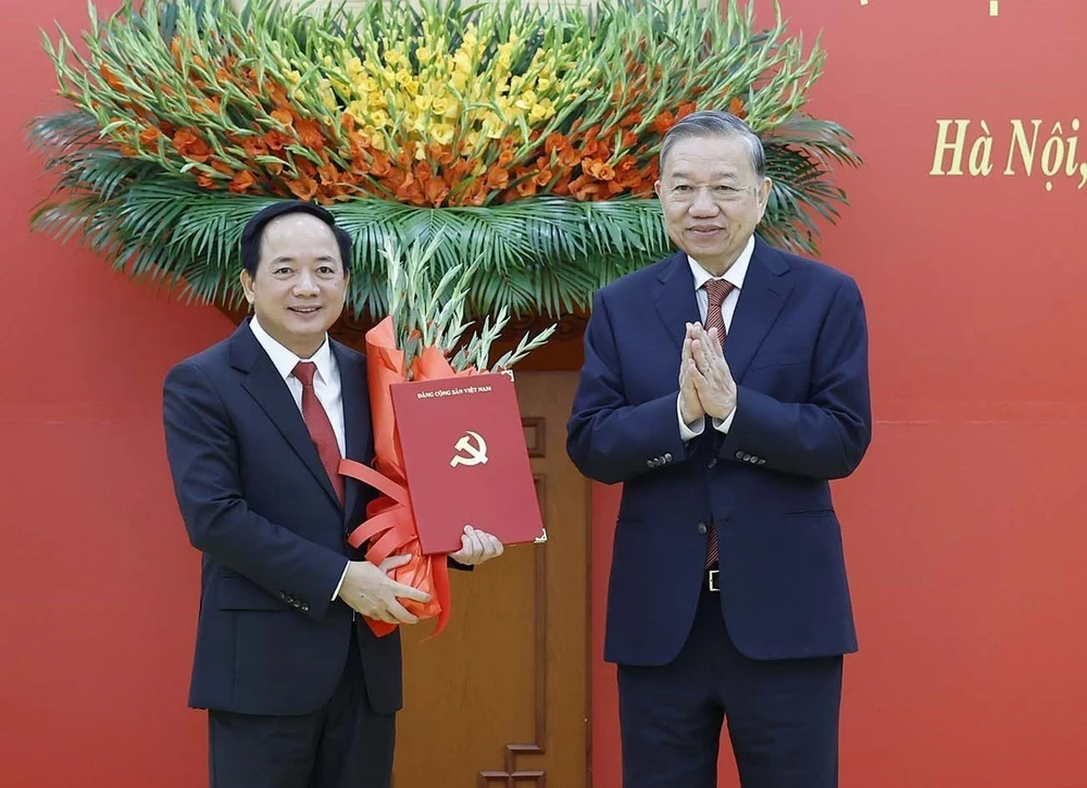 Đồng chí Trịnh Văn Quyết giữ chức Trưởng Ban Tuyên giáo và Dân vận Trung ương - Ảnh 4. Đồng chí Trịnh Văn Quyết giữ chức Trưởng Ban Tuyên giáo và Dân vận Trung ương - Ảnh 4.