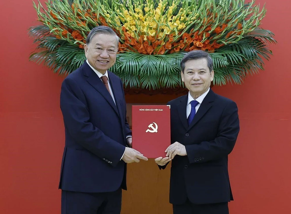 Đồng chí Trịnh Văn Quyết giữ chức Trưởng Ban Tuyên giáo và Dân vận Trung ương - Ảnh 2. Đồng chí Trịnh Văn Quyết giữ chức Trưởng Ban Tuyên giáo và Dân vận Trung ương - Ảnh 2.