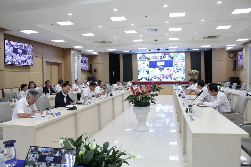 Ngành điện khẩn trương ứng phó bão KALMAEGI, khắc phục hậu quả mưa lũ - Ảnh 3. Ngành điện khẩn trương ứng phó bão KALMAEGI, khắc phục hậu quả mưa lũ - Ảnh 3.