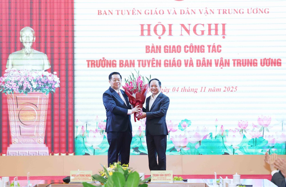 Hội nghị bàn giao công tác Trưởng Ban Tuyên giáo và Dân vận Trung ương - Ảnh 8.