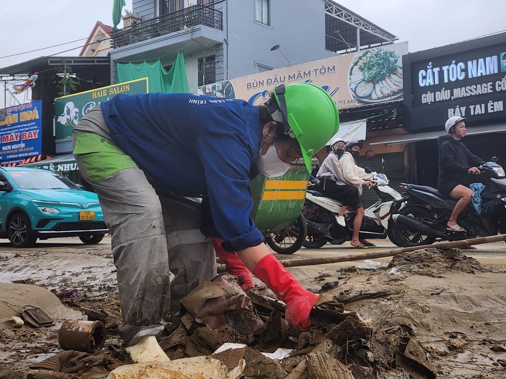 Mở cửa trở lại các điểm tham quan thuộc Quần thể Di tích Cố đô Huế sau lũ - Ảnh 1. Mở cửa trở lại các điểm tham quan thuộc Quần thể Di tích Cố đô Huế sau lũ - Ảnh 1.