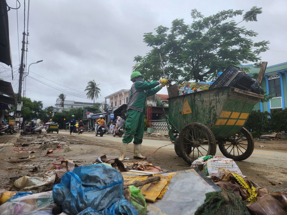 Mở cửa trở lại các điểm tham quan thuộc Quần thể Di tích Cố đô Huế sau lũ - Ảnh 2. Mở cửa trở lại các điểm tham quan thuộc Quần thể Di tích Cố đô Huế sau lũ - Ảnh 2.