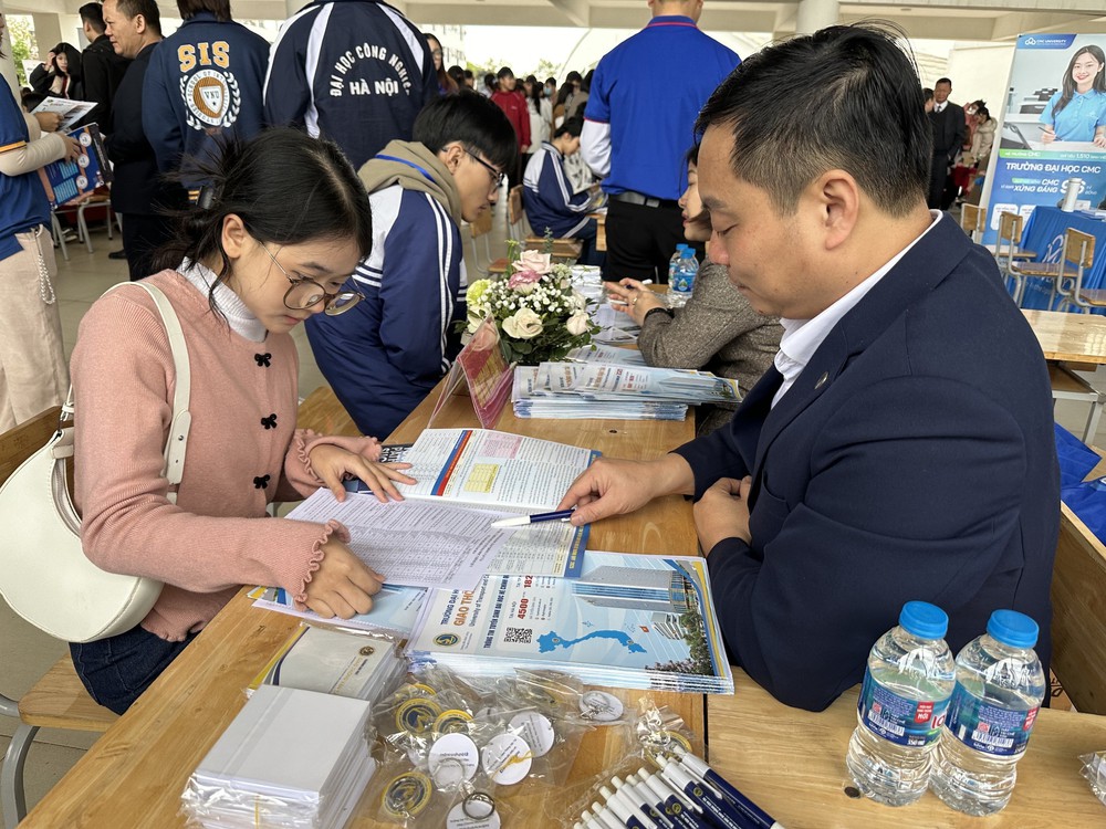 Bộ Giáo dục và Đào tạo công bố Kế hoạch tuyển sinh đại học, cao đẳng năm 2026 - Ảnh 2. Bộ Giáo dục và Đào tạo công bố Kế hoạch tuyển sinh đại học, cao đẳng năm 2026 - Ảnh 2.