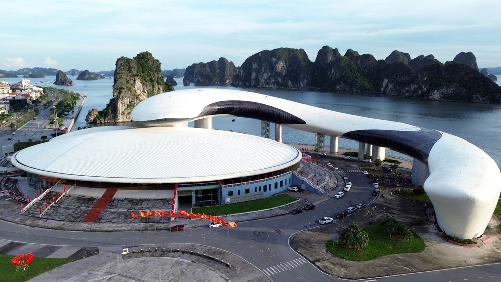 Triển lãm Đặc sản vùng miền - Sắc thu Quảng Ninh 2025: Đẩy mạnh giao thương, kích cầu du lịch cuối năm - Ảnh 1. Triển lãm Đặc sản vùng miền - Sắc thu Quảng Ninh 2025: Đẩy mạnh giao thương, kích cầu du lịch cuối năm - Ảnh 1.