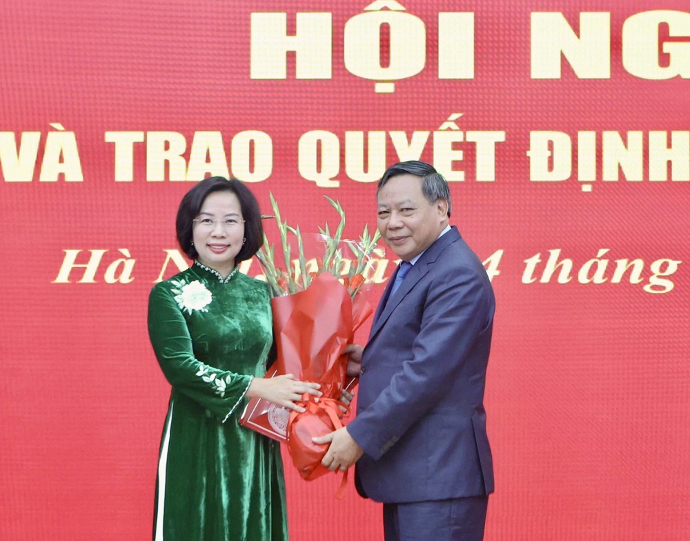 Công bố quyết định về công tác cán bộ tại Ủy ban MTTQ Việt Nam thành phố Hà Nội - Ảnh 1. Công bố quyết định về công tác cán bộ tại Ủy ban MTTQ Việt Nam thành phố Hà Nội - Ảnh 1.