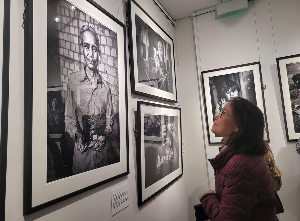 Triển lãm ảnh tái hiện hơn ba thập kỷ đổi thay của Việt Nam - Ảnh 2. Triển lãm ảnh tái hiện hơn ba thập kỷ đổi thay của Việt Nam - Ảnh 2.