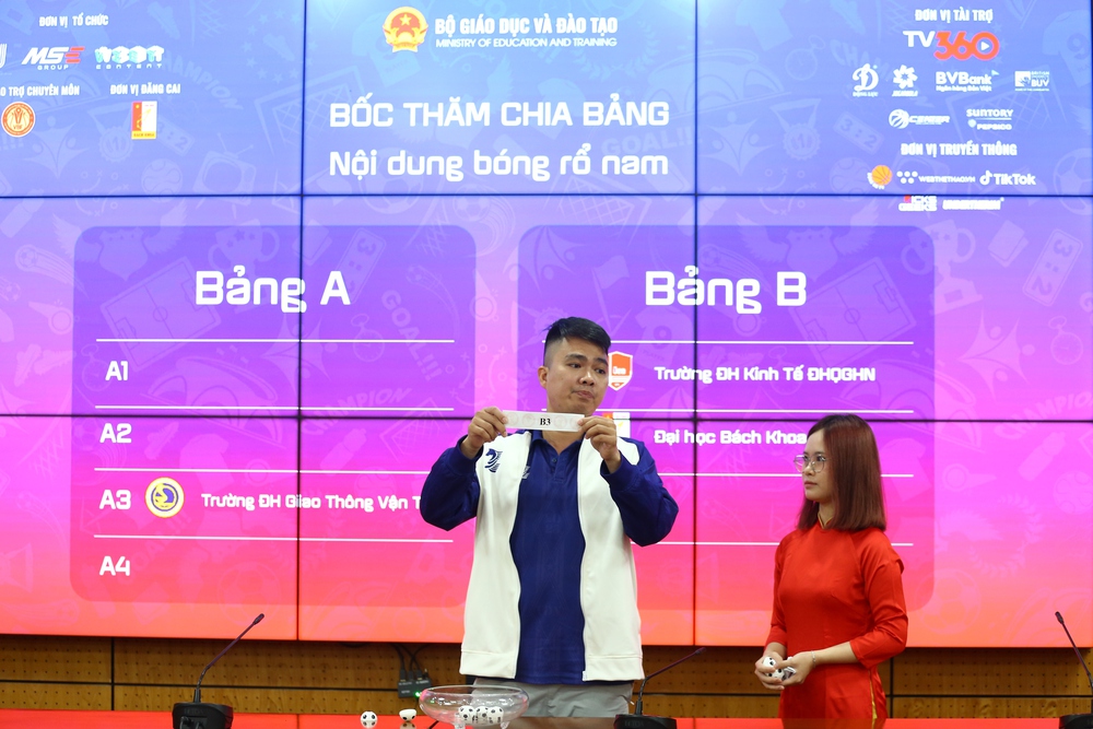 Thể thao sinh viên hội tụ với giải bóng rổ và bóng đá - Ảnh 3. Thể thao sinh viên hội tụ với giải bóng rổ và bóng đá - Ảnh 3.