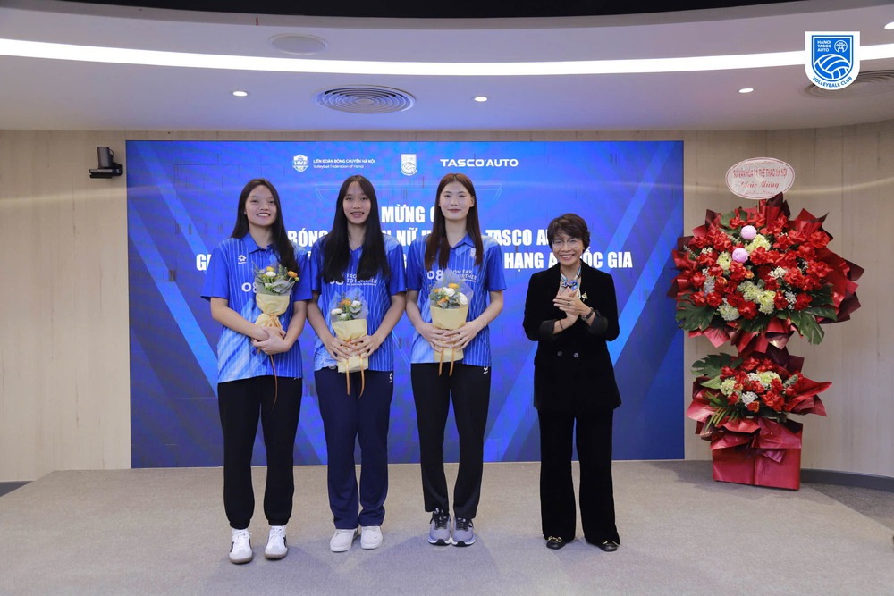 2 sao mai bóng chuyền Việt Nam ghi hơn 100 điểm ở giải thế giới vừa nhận vinh dự cao quý sau khi vô địch - Ảnh 2.