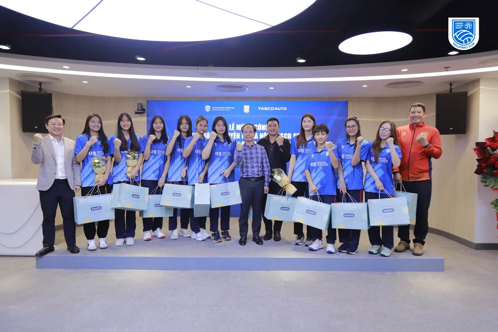 2 sao mai bóng chuyền Việt Nam ghi hơn 100 điểm ở giải thế giới vừa nhận vinh dự cao quý sau khi vô địch - Ảnh 1.