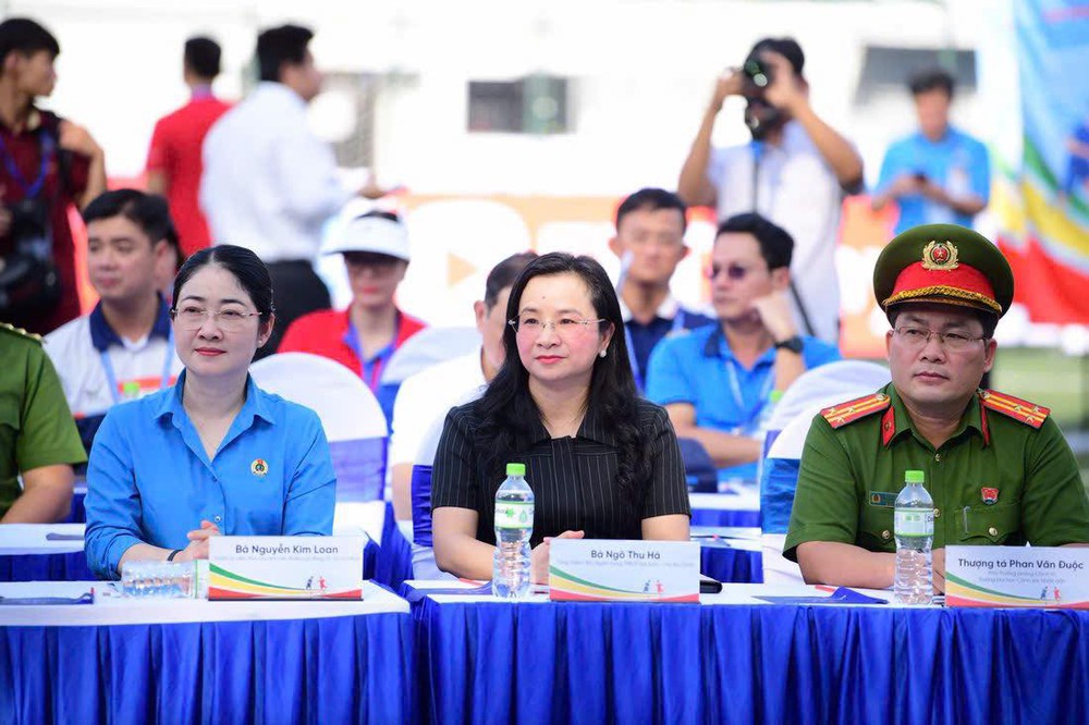 Công đoàn Ngân hàng Việt Nam với lực lượng nòng cốt SHB FC giành ngôi Á quân Giải bóng đá công nhân, viên chức năm 2025 - Ảnh 3. Công đoàn Ngân hàng Việt Nam với lực lượng nòng cốt SHB FC giành ngôi Á quân Giải bóng đá công nhân, viên chức năm 2025 - Ảnh 3.