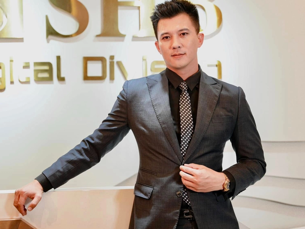 Hà Việt Dũng đã nghiên cứu kĩ để vào vai 'tổng tài' trong 'Cách em 1 milimet' - Ảnh 3. Hà Việt Dũng đã nghiên cứu kĩ để vào vai 'tổng tài' trong 'Cách em 1 milimet' - Ảnh 3.