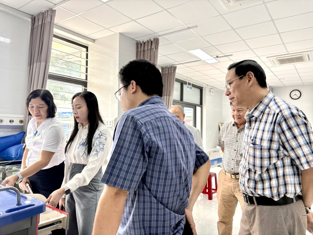 Ứng phó bão số 13: Bảo đảm an toàn, không gián đoạn công tác khám, chữa bệnh - Ảnh 1. Ứng phó bão số 13: Bảo đảm an toàn, không gián đoạn công tác khám, chữa bệnh - Ảnh 1.