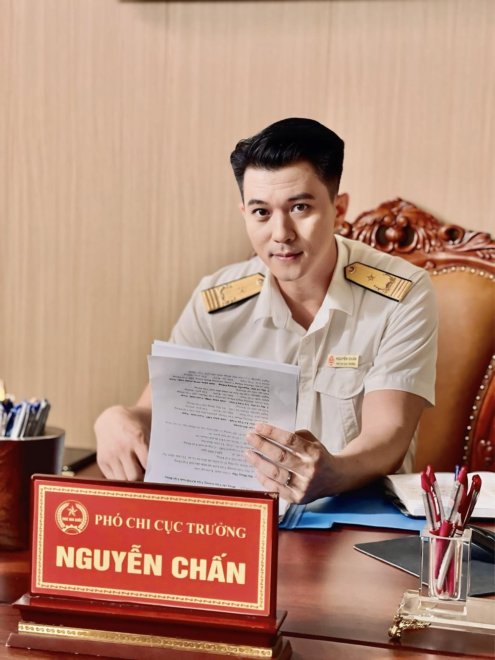 Hà Việt Dũng đã nghiên cứu kĩ để vào vai 'tổng tài' trong 'Cách em 1 milimet' - Ảnh 6. Hà Việt Dũng đã nghiên cứu kĩ để vào vai 'tổng tài' trong 'Cách em 1 milimet' - Ảnh 6.