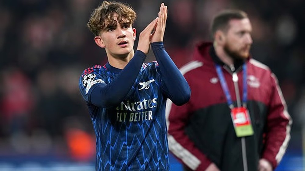 Tài năng 15 tuổi làm nên lịch sử trong chiến thắng của Arsenal - Ảnh 3. Tài năng 15 tuổi làm nên lịch sử trong chiến thắng của Arsenal - Ảnh 3.