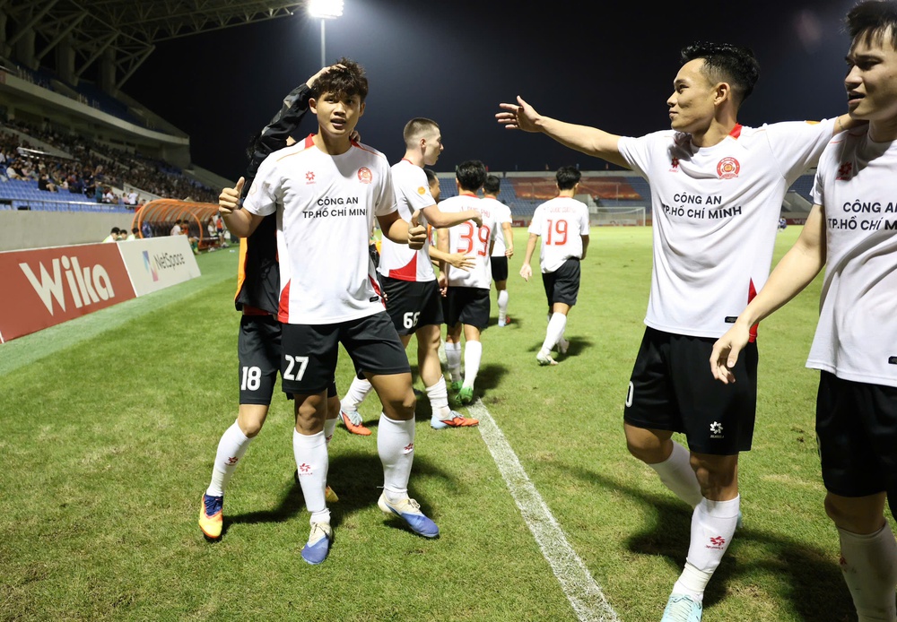 Công an TP.HCM của Tiến Linh trở lại, sẵn sàng quyết đấu Hoàng Đức và Ninh Bình - Ảnh 1. Công an TP.HCM của Tiến Linh trở lại, sẵn sàng quyết đấu Hoàng Đức và Ninh Bình - Ảnh 1.