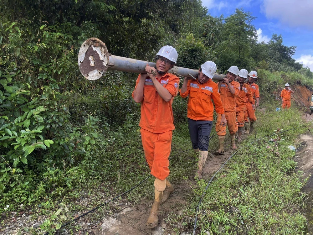 Bộ Công Thương chủ động ứng phó, khẩn trương khắc phục mưa lũ Trung Bộ - Ảnh 2. Bộ Công Thương chủ động ứng phó, khẩn trương khắc phục mưa lũ Trung Bộ - Ảnh 2.