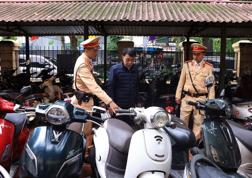 Tổng kiểm tra bãi giữ xe cho học sinh: Gần 45.460 phụ huynh được mời đến trường vì có con vi phạm - Ảnh 1.