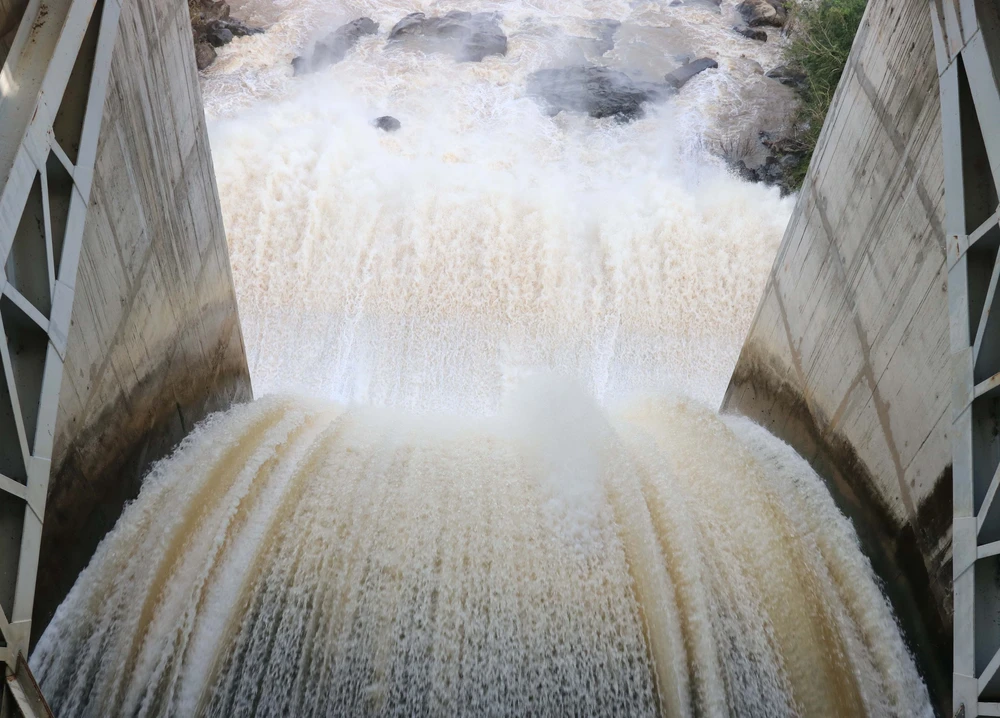 Phó Thủ tướng Trần Hồng Hà: Ứng phó bão số 13 trong “tình trạng khẩn cấp hơn” - Ảnh 3. Phó Thủ tướng Trần Hồng Hà: Ứng phó bão số 13 trong “tình trạng khẩn cấp hơn” - Ảnh 3.