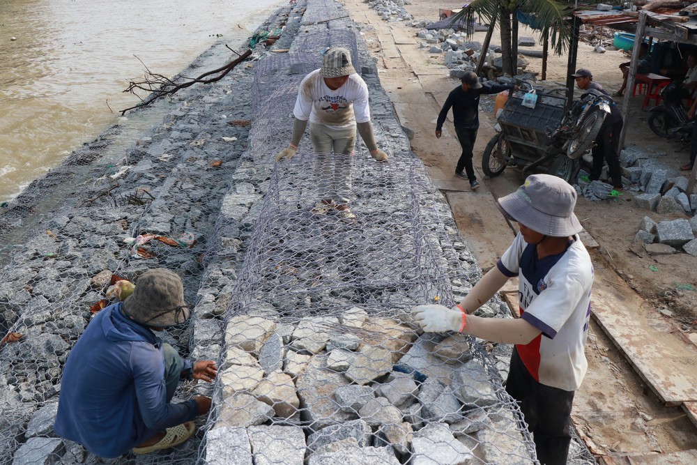 Cập nhật mới nhất: Bão số 13 giật cấp 17 - Ảnh 1.