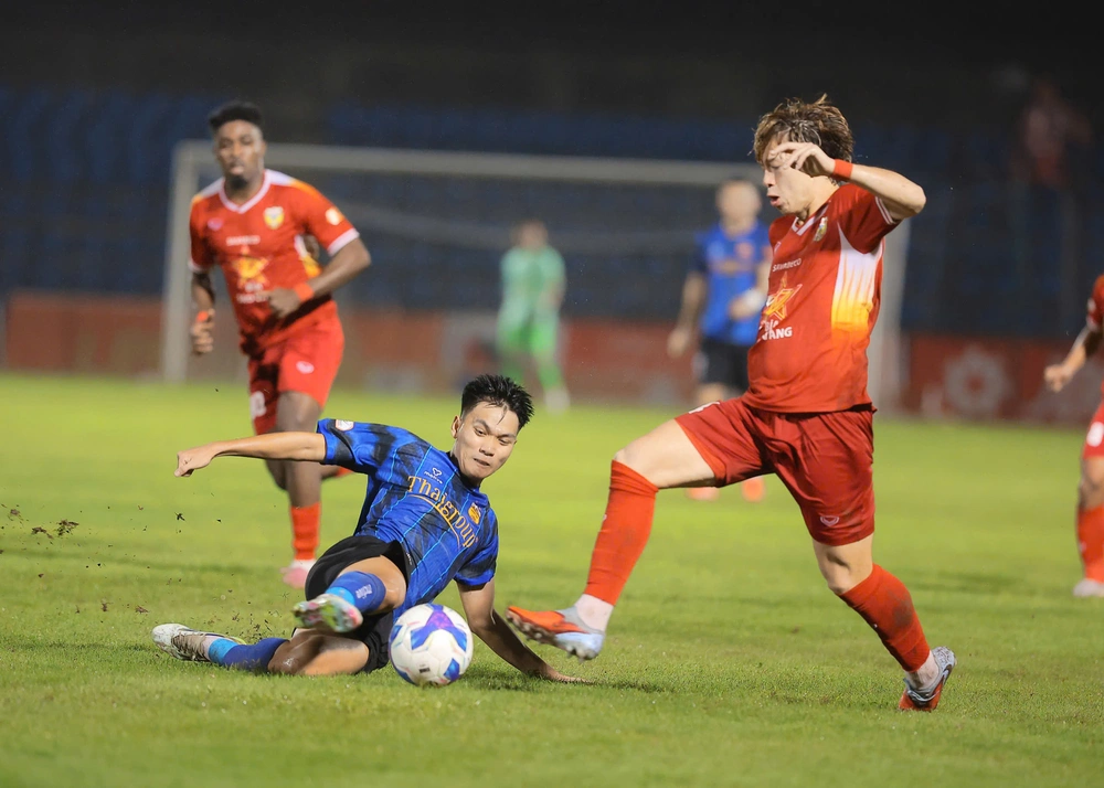 Thầy cũ Tiến Linh tạo bất ngờ ở đội bóng mới - Ảnh 2. Thầy cũ Tiến Linh tạo bất ngờ ở đội bóng mới - Ảnh 2.