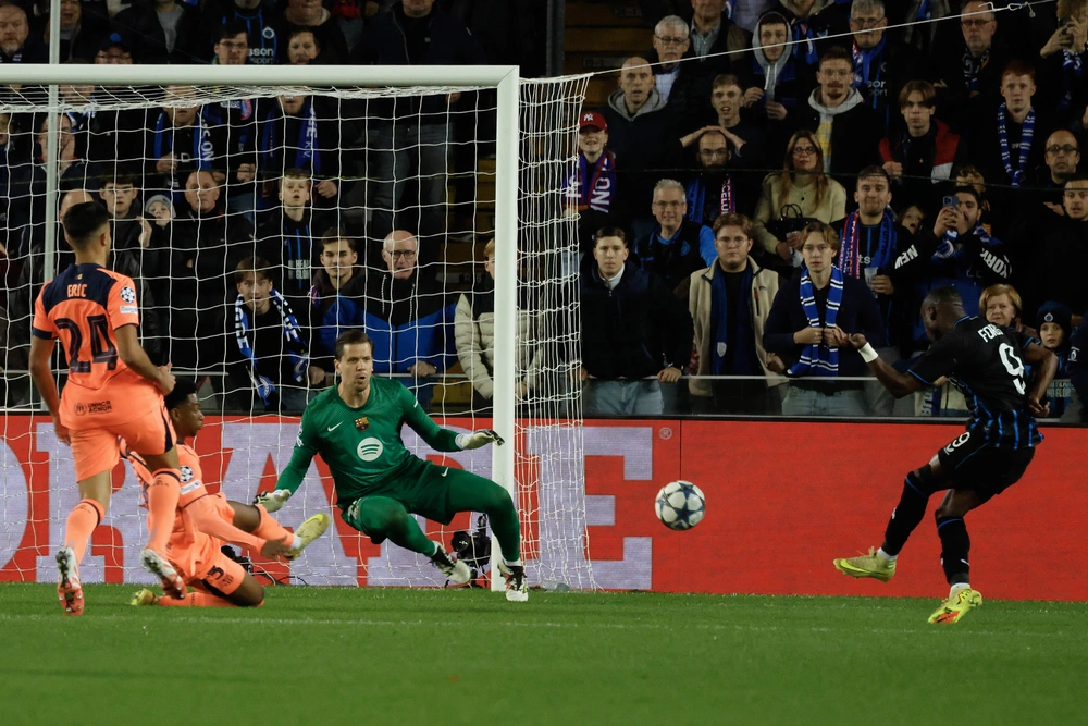 Barcelona toang phòng ngự: Ai thích, mời ghi bàn! - Ảnh 1. Barcelona toang phòng ngự: Ai thích, mời ghi bàn! - Ảnh 1.