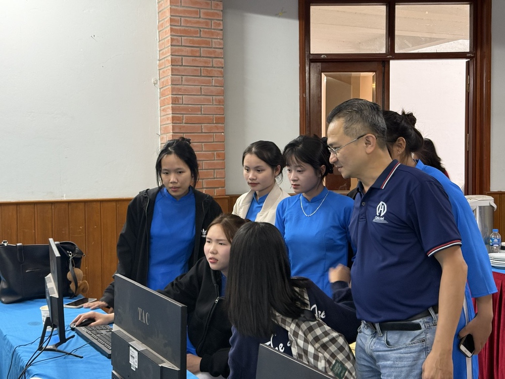 Chủ tịch Nguyễn Vĩnh Tâm và hành trình đưa công nghệ 4.0 vào giảng đường đại học - Ảnh 3. Chủ tịch Nguyễn Vĩnh Tâm và hành trình đưa công nghệ 4.0 vào giảng đường đại học - Ảnh 3.