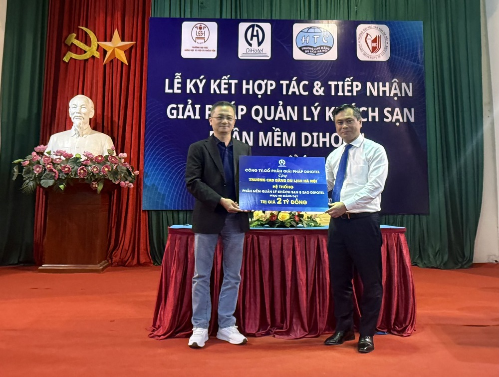 Chủ tịch Nguyễn Vĩnh Tâm và hành trình đưa công nghệ 4.0 vào giảng đường đại học - Ảnh 2. Chủ tịch Nguyễn Vĩnh Tâm và hành trình đưa công nghệ 4.0 vào giảng đường đại học - Ảnh 2.