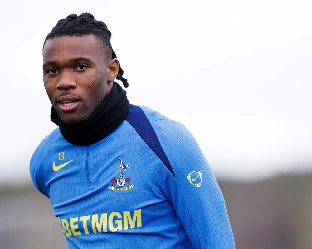 Tiết lộ danh tính cầu thủ Ngoại hạng Anh bị người đại diện đe dọa bằng súng trên đường phố - Ảnh 1. Tiết lộ danh tính cầu thủ Ngoại hạng Anh bị người đại diện đe dọa bằng súng trên đường phố - Ảnh 1.