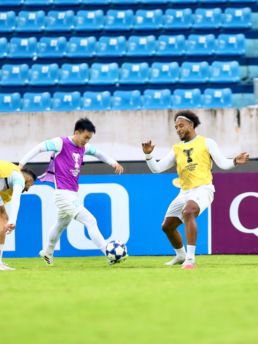 Xuân Son trở lại, HLV Kim Sang Sik gọi nhiều gương mặt mới lên đội tuyển Việt Nam gặp Lào - Ảnh 1. Xuân Son trở lại, HLV Kim Sang Sik gọi nhiều gương mặt mới lên đội tuyển Việt Nam gặp Lào - Ảnh 1.