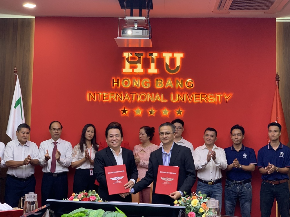 Chủ tịch Nguyễn Vĩnh Tâm và hành trình đưa công nghệ 4.0 vào giảng đường đại học - Ảnh 1. Chủ tịch Nguyễn Vĩnh Tâm và hành trình đưa công nghệ 4.0 vào giảng đường đại học - Ảnh 1.