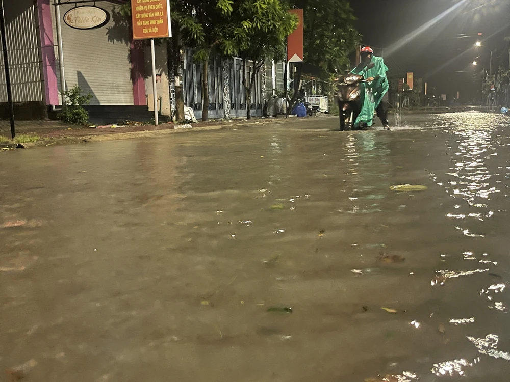 Cập nhật mới nhất tin bão số 13: Quy Nhơn gồng minh chống bão  - Ảnh 6.