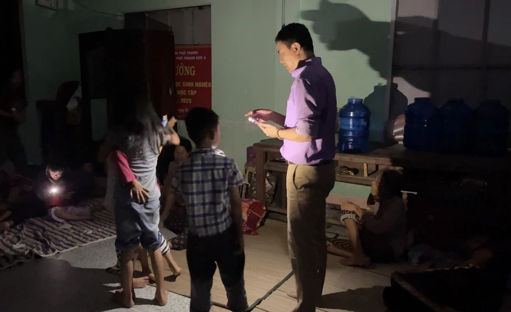 Cập nhật mới nhất tin bão số 13: Quy Nhơn gồng minh chống bão  - Ảnh 7.