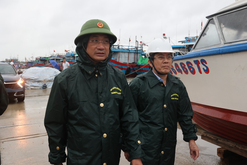 Kích hoạt cao nhất các phương án bảo đảm an toàn ứng phó với bão số 13 - Ảnh 2.