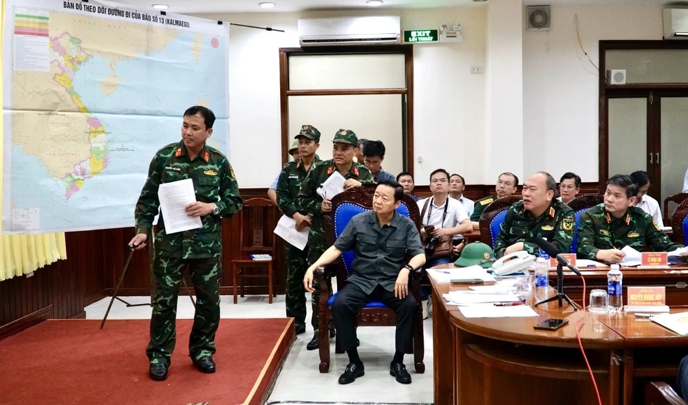 Ứng phó với bão số 13: Huế lên phương án di dời trên 3.000 hộ dân vùng ven biển, đầm phá - Ảnh 1. Ứng phó với bão số 13: Huế lên phương án di dời trên 3.000 hộ dân vùng ven biển, đầm phá - Ảnh 1.