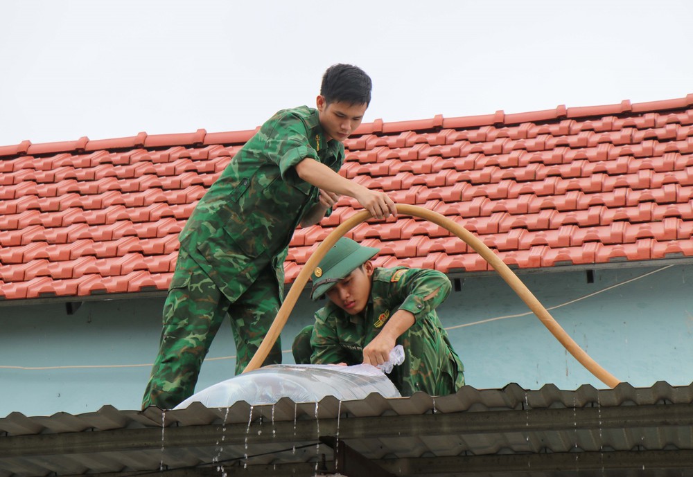Quảng Ngãi kích hoạt các phương án ứng phó bão số 13 - Ảnh 4. Quảng Ngãi kích hoạt các phương án ứng phó bão số 13 - Ảnh 4.