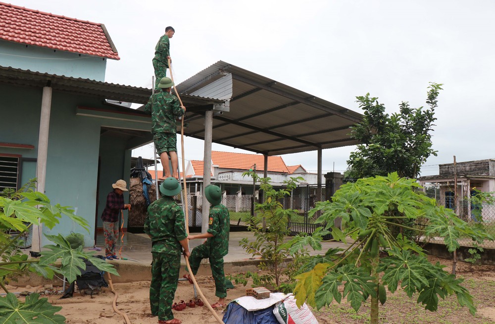 Quảng Ngãi kích hoạt các phương án ứng phó bão số 13 - Ảnh 3. Quảng Ngãi kích hoạt các phương án ứng phó bão số 13 - Ảnh 3.