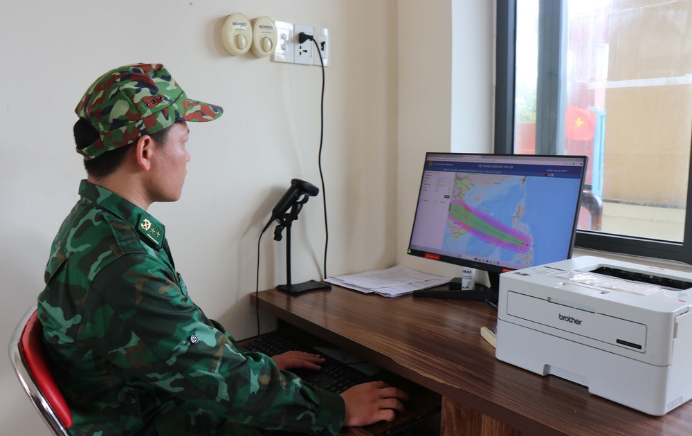 Quảng Ngãi kích hoạt các phương án ứng phó bão số 13 - Ảnh 1. Quảng Ngãi kích hoạt các phương án ứng phó bão số 13 - Ảnh 1.