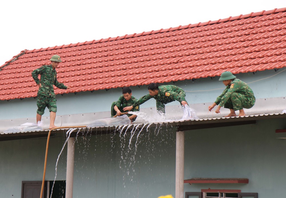 Quảng Ngãi kích hoạt các phương án ứng phó bão số 13 - Ảnh 5. Quảng Ngãi kích hoạt các phương án ứng phó bão số 13 - Ảnh 5.