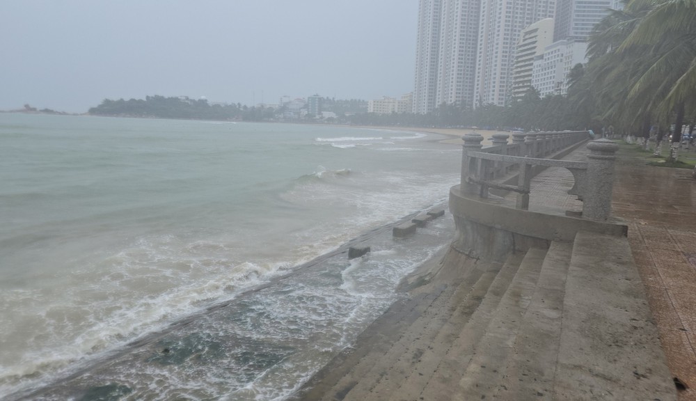 Ứng phó bão số 13: Khánh Hòa tạm ngừng các hoạt động tour, tuyến tham quan du lịch - Ảnh 2. Ứng phó bão số 13: Khánh Hòa tạm ngừng các hoạt động tour, tuyến tham quan du lịch - Ảnh 2.