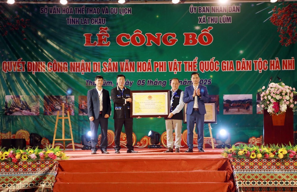 Xòe Hà Nhì và Diễn xướng Xa Nhà Ca được công nhận là di sản văn hóa phi vật thể Quốc gia - Ảnh 1. Xòe Hà Nhì và Diễn xướng Xa Nhà Ca được công nhận là di sản văn hóa phi vật thể Quốc gia - Ảnh 1.