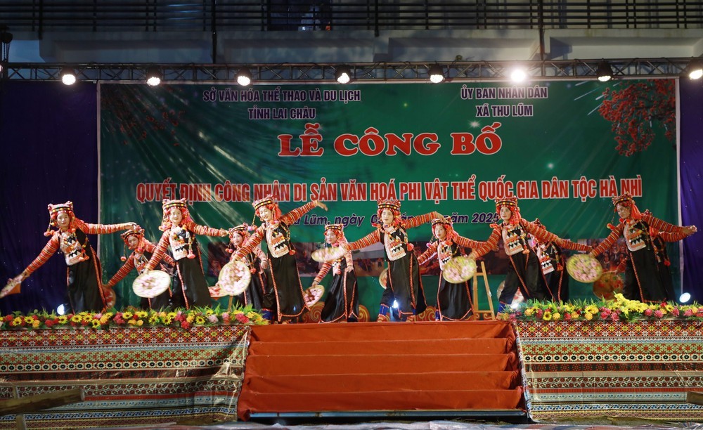 Xòe Hà Nhì và Diễn xướng Xa Nhà Ca được công nhận là di sản văn hóa phi vật thể Quốc gia - Ảnh 4. Xòe Hà Nhì và Diễn xướng Xa Nhà Ca được công nhận là di sản văn hóa phi vật thể Quốc gia - Ảnh 4.