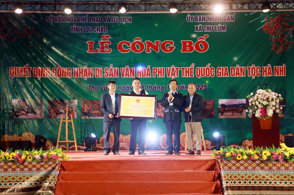 Xòe Hà Nhì và Diễn xướng Xa Nhà Ca được công nhận là di sản văn hóa phi vật thể Quốc gia - Ảnh 2. Xòe Hà Nhì và Diễn xướng Xa Nhà Ca được công nhận là di sản văn hóa phi vật thể Quốc gia - Ảnh 2.